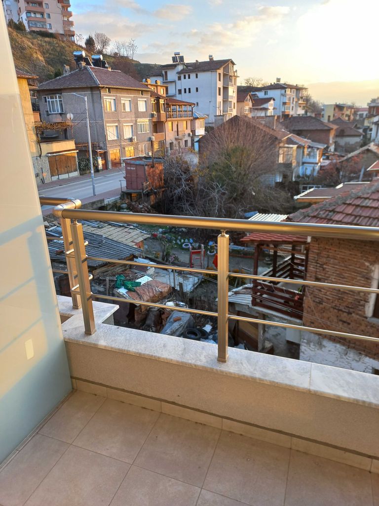 Продава се Тристаен апартамент в Сандански - 85 кв.м за 1380 €/кв.м - Снимка #2