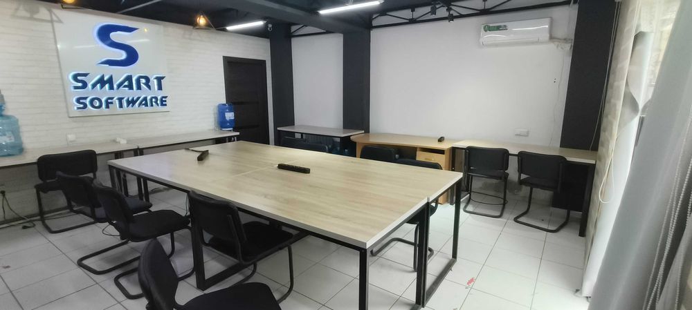 Коворкинг зона - идеальное место для работы в команде. Hi-Tech Cowork