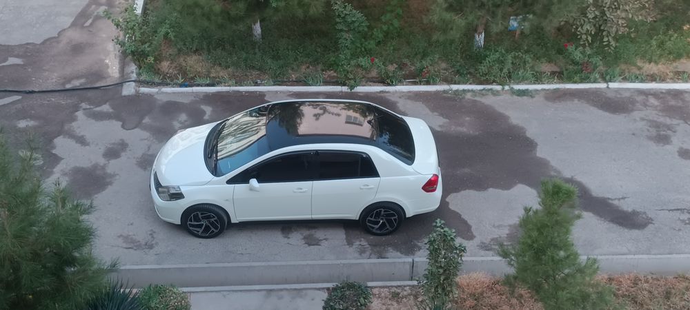 Nissan tiida  Idial