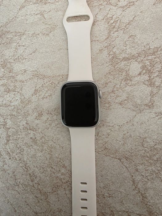 Apple Watch Series 8 – 41 мм Silver Aluminum + много каишки