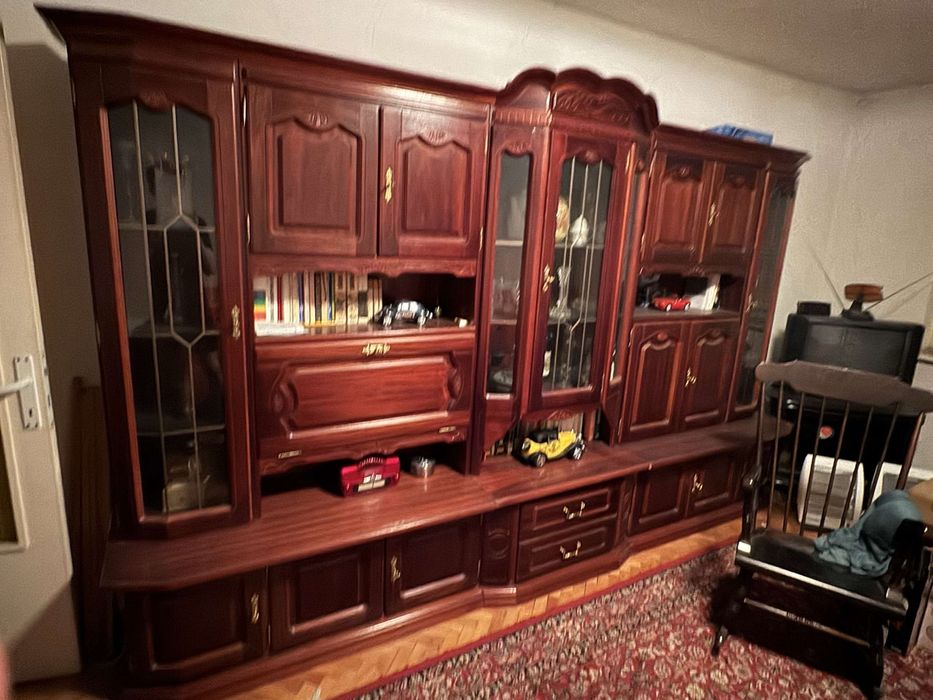 Mobilier din lemn masiv