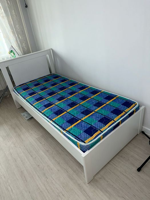 Продаю кровать IKEA с матрасом односпальную