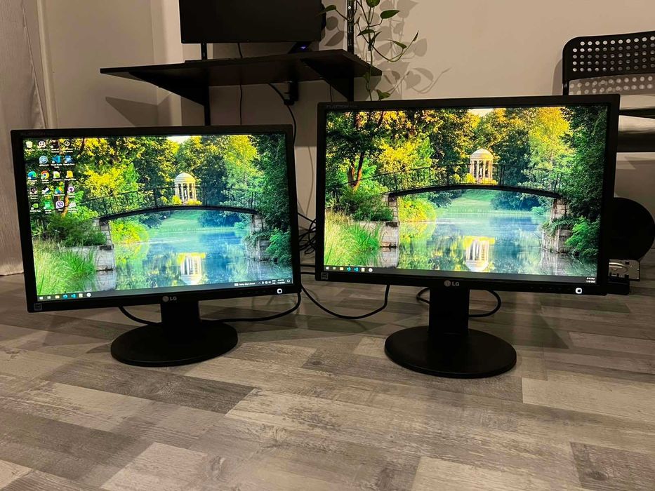Монитор LG Flatron E2210pm-bn 22'  2бр. без забележки