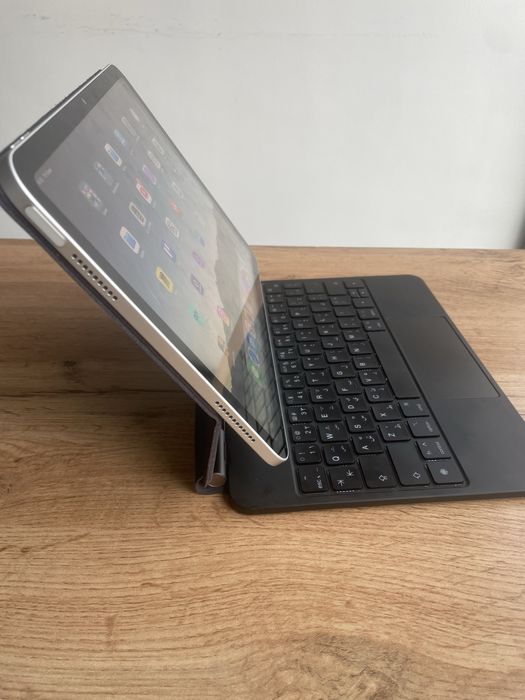 Ipad 11 A16 sotiladi keydboardi bilan ikkalasi ham yangi