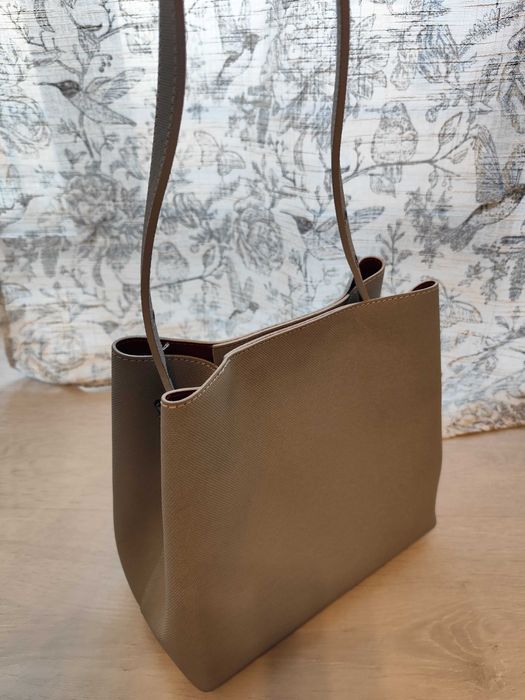 Vând geanta de piele