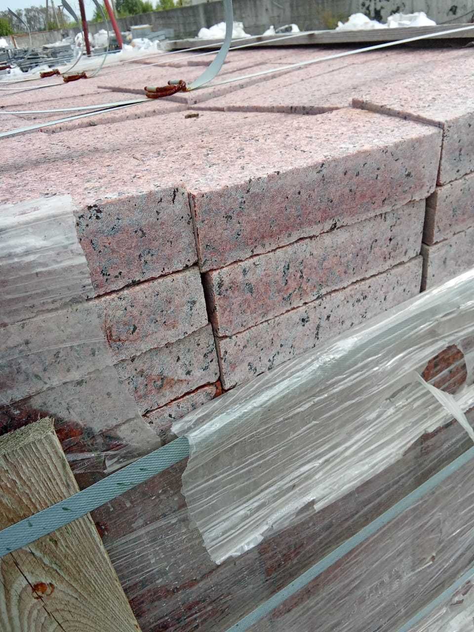 PAVAJ DIN GRANIT ROSU  20x10x4 cm pret 285 ron/mp