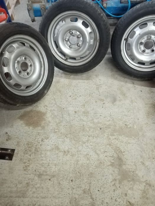 Vând 3 cauciucuri cu tot cu jante plus 2 cauciu stare bună toate la250