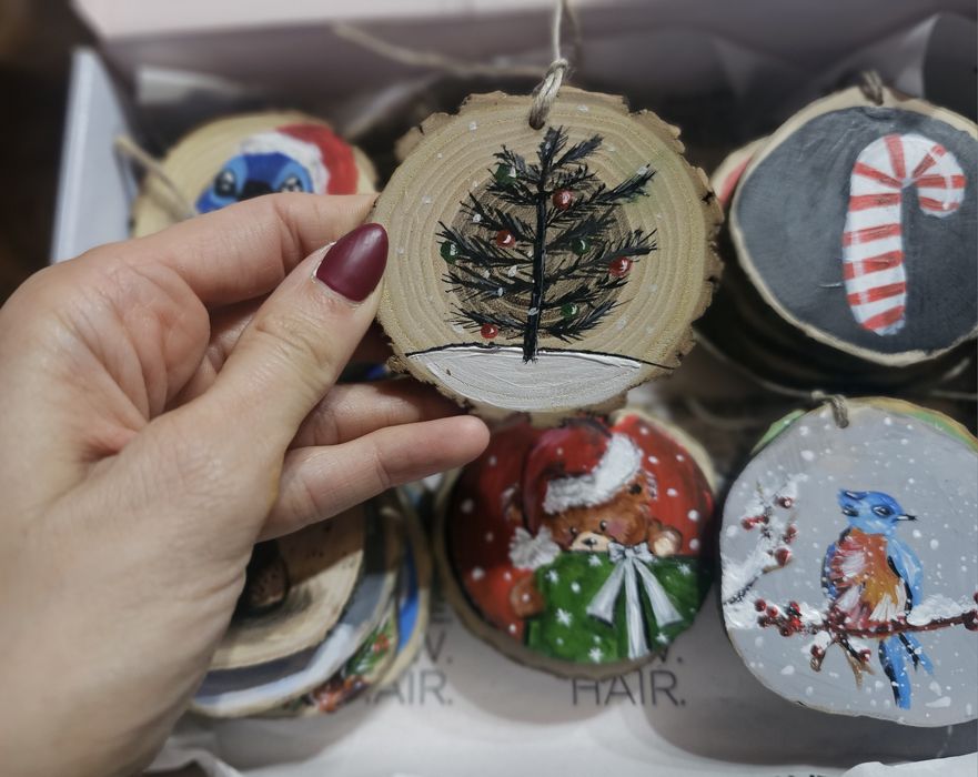 Коледни ръчно рисувани шайби