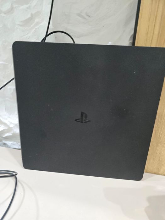 Playstation 4 slim