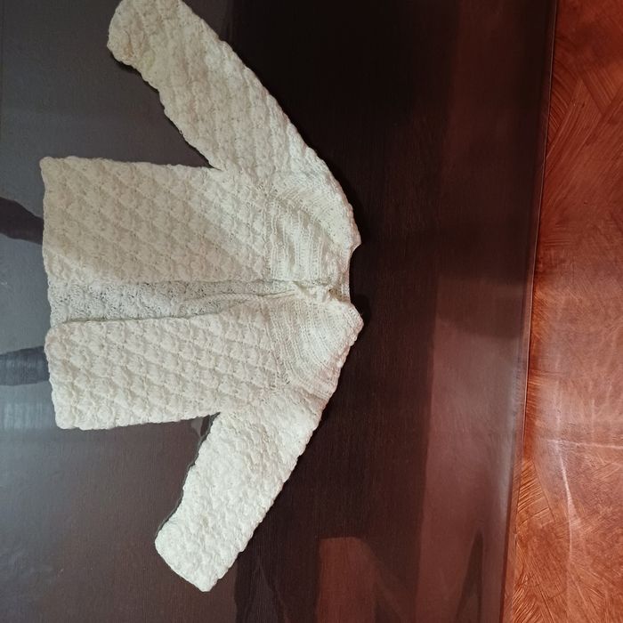 Нова бяла жилетка за момиче на 1-2 г.