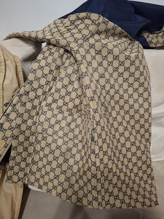 Продавам ,яке на ,Gucci