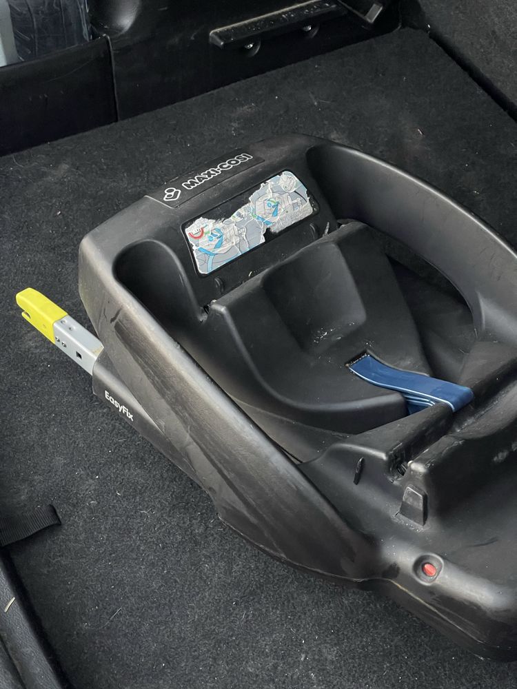 Maxi Cosi ISOFIX база + Maxi Cosi Cabrio Fix столче за кола seat