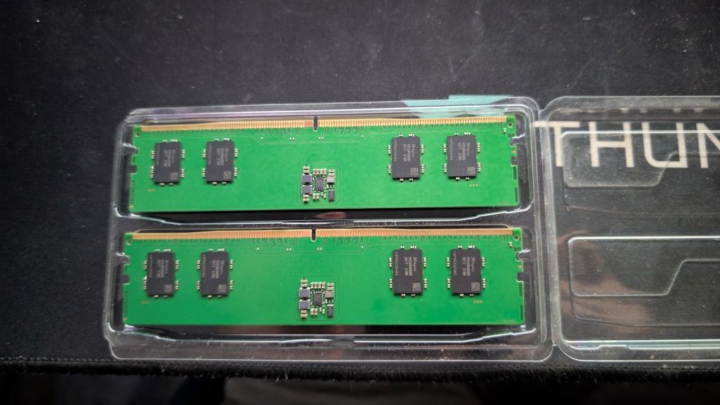 Memorie ddr5 și hynix udimmm statie grafica