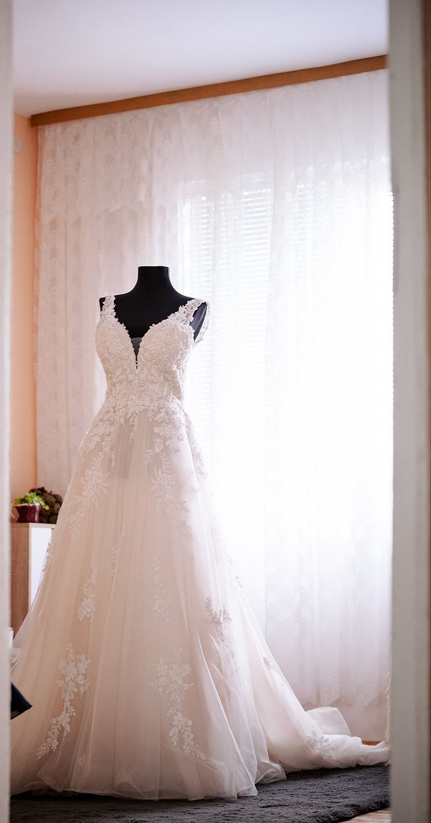 Сватбена рокля DEMETRIOS