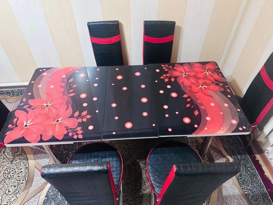 Стол со стульями