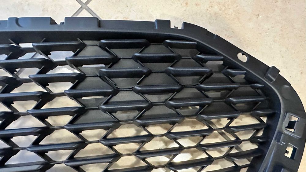 Матирана черна предна решетка за броня за Mazda 3 Sedan 2019-24 OEM