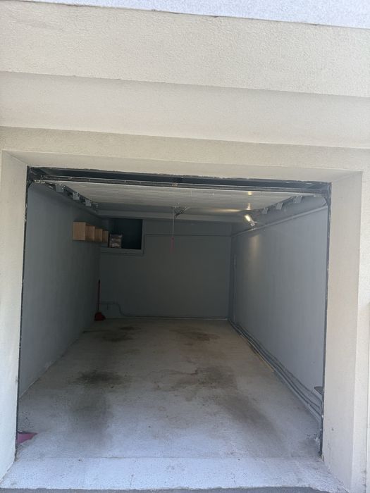 Vand garaj cu utilitati zona Prima shops