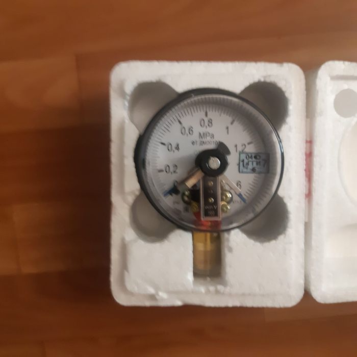 Продам манометр новый