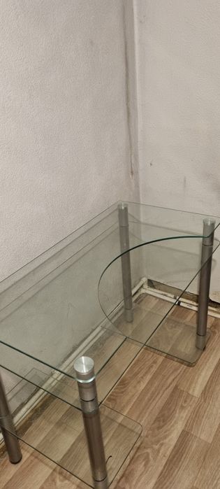 Продается стол компьютерный стеклянный