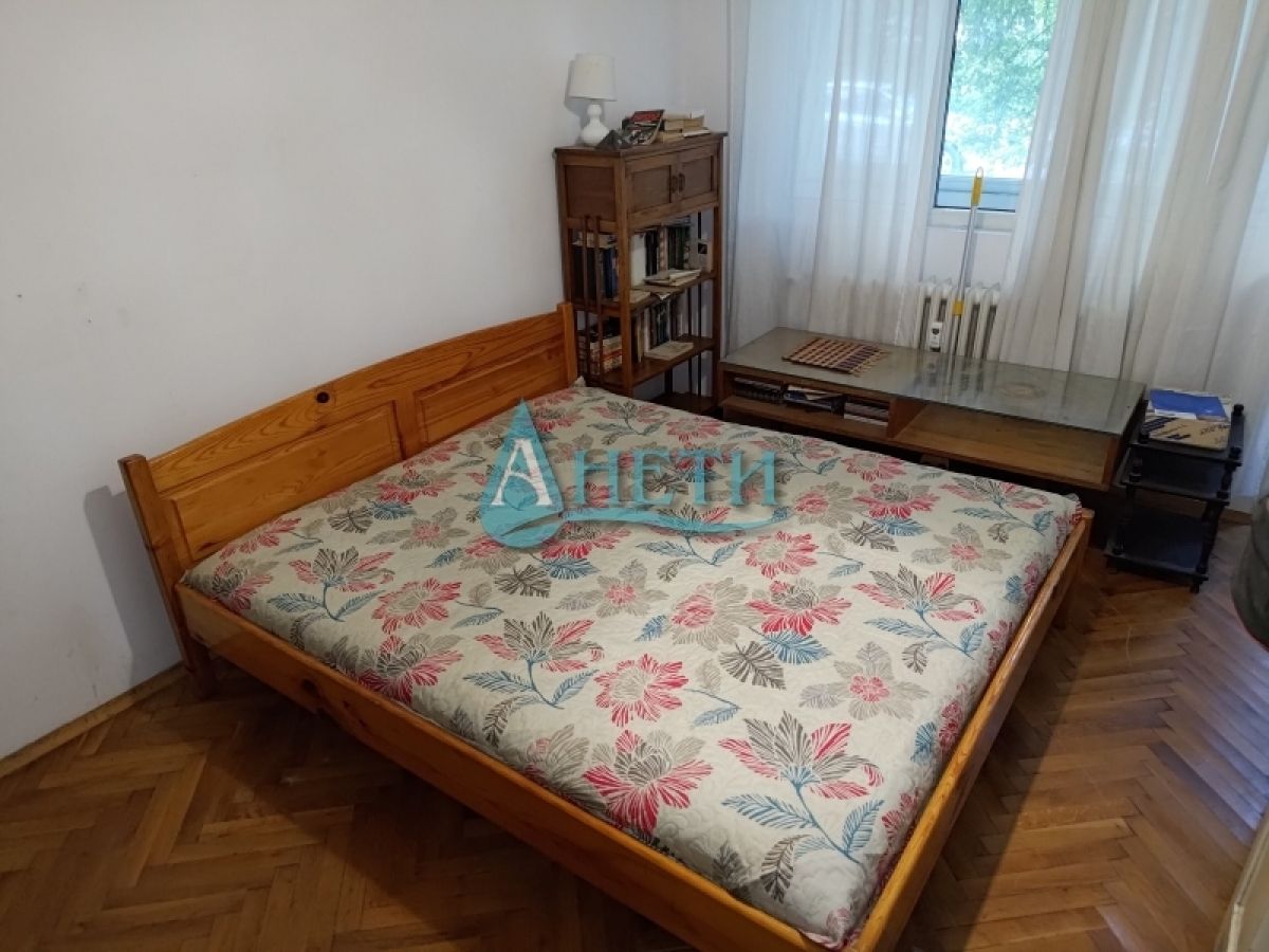 Тристаен апартамент 120 м2 до бул.Ситняково. Дава се дългосрочно