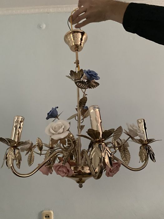 Люстра пятирожковая.