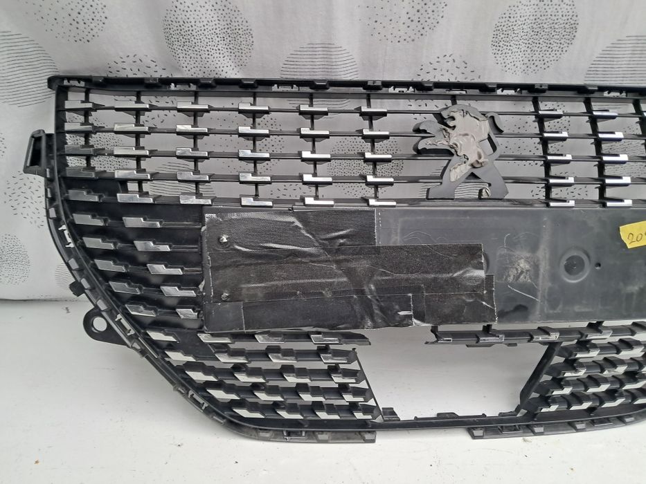 Грил решетка пежо 208 Peugeot  2008