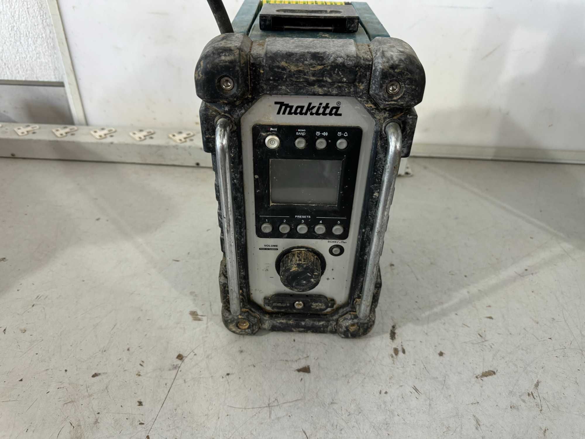 Радио - Makita XRM05