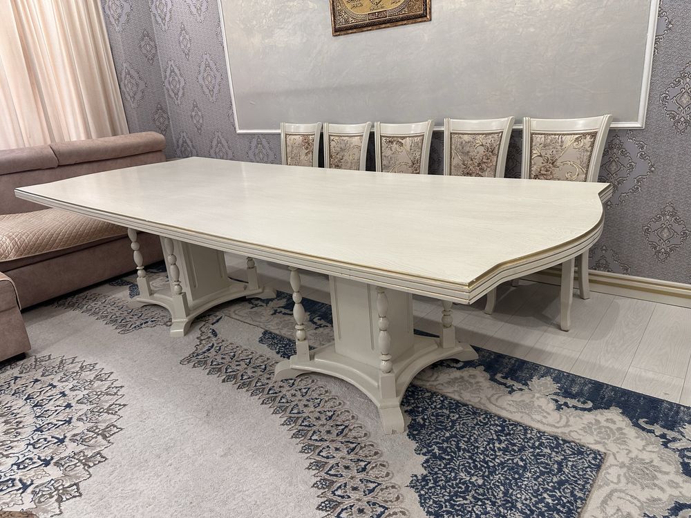 Стол 3 м , ширина 1.2 м. В отличном состоянии