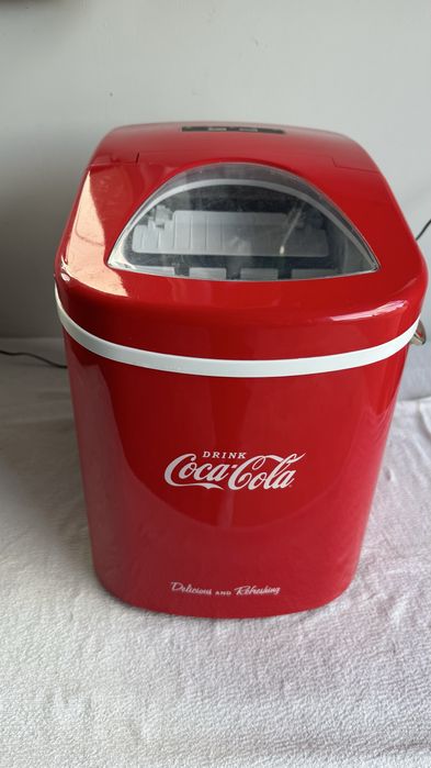 Aparat de facut cuburi de gheta , coca cola