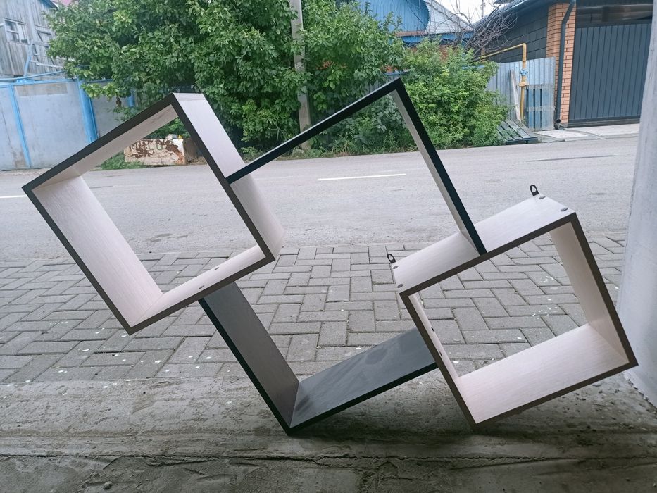 Продам навесные полки 2шт