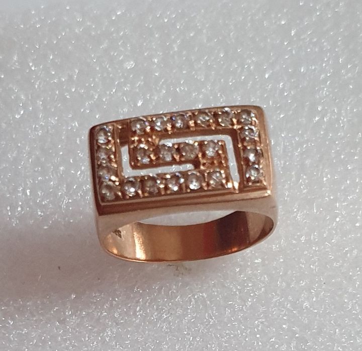 Кольцо   золотое.