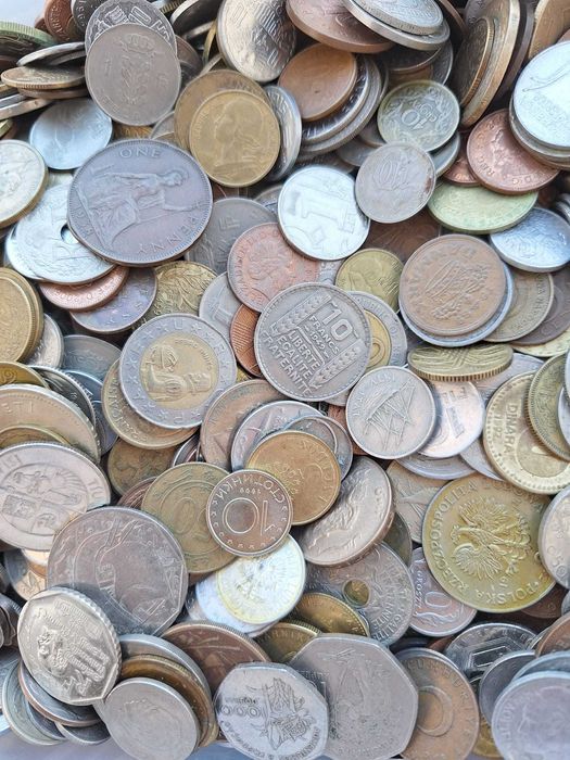 LOT 11 Kg monede straine diverse == peste 2500 bucati