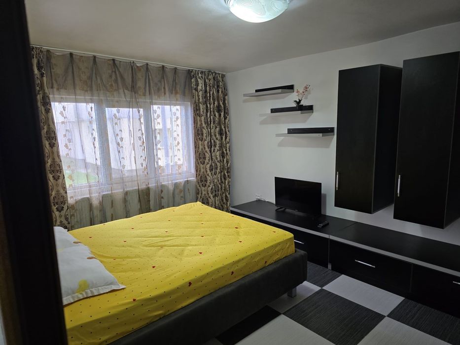 Închiriez garsonieră confort 1