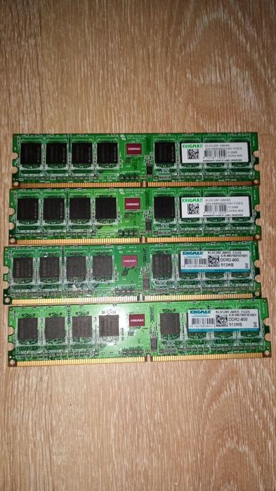Set 4 plăcuțe RAM DDR2 Kingmax 512 MB 800 MHz (2 GB total).