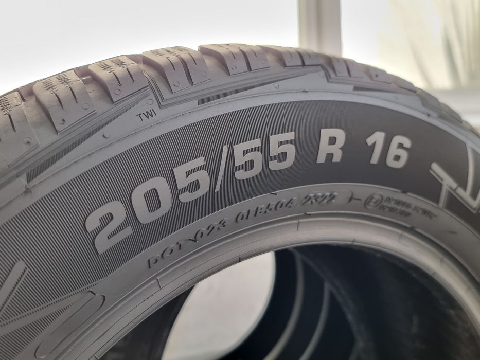 "Dot 22" 205/55/16 Vredestein 4Броя: 300лв 6.8мм