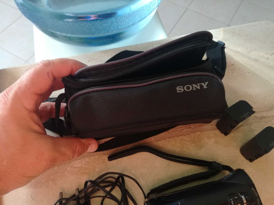 Продавам FULL HD камера JVC със 2бр.батерий и чантичка SONY