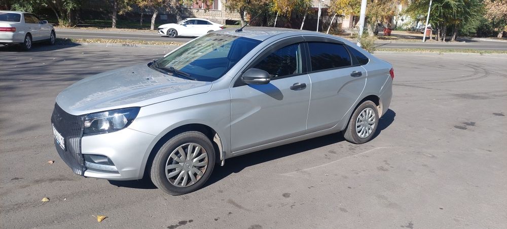 Лада Веста 2021 года.