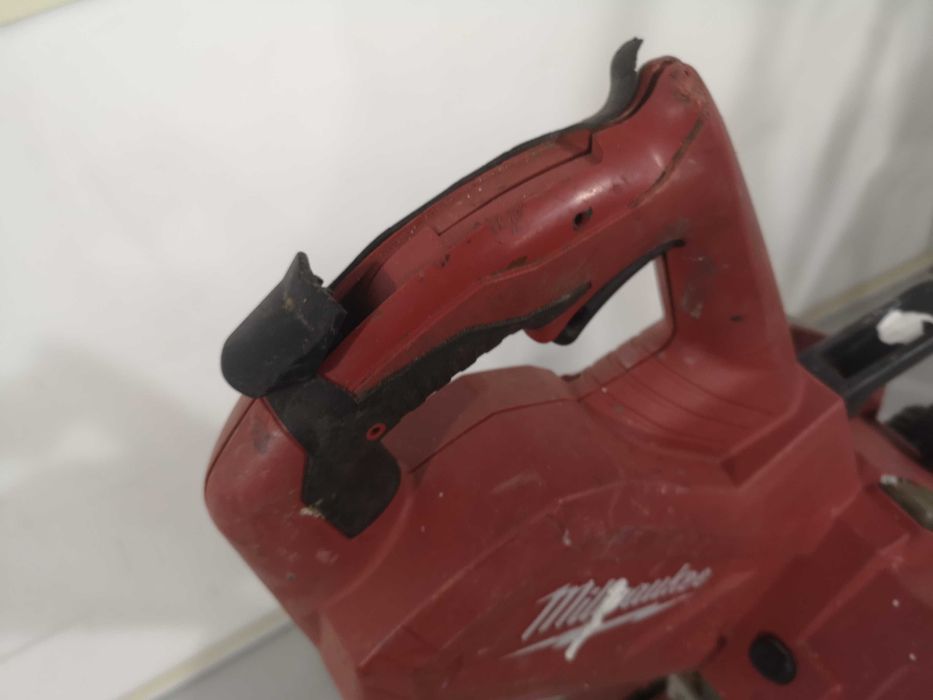 Циркуляр пендула - Milwaukee 18V \ 216mm