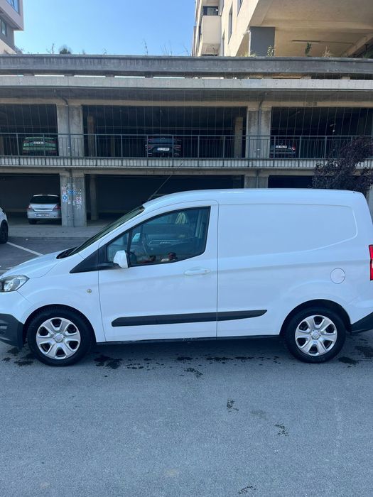 Vând ford tranzit courier 2018