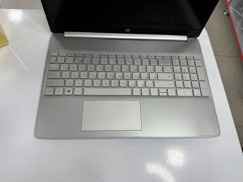 yangidek hp core i3-12 avlod 8/256 ssd lik dasturlashga ham bemalol