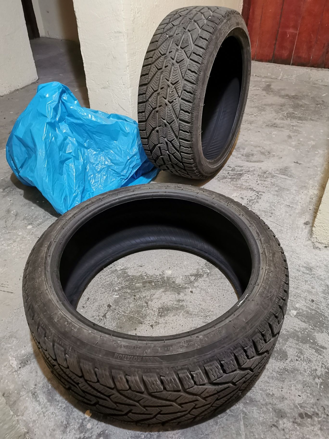 2 бр. Зимни гуми КОРМОРАН 225/40хR18, нови
