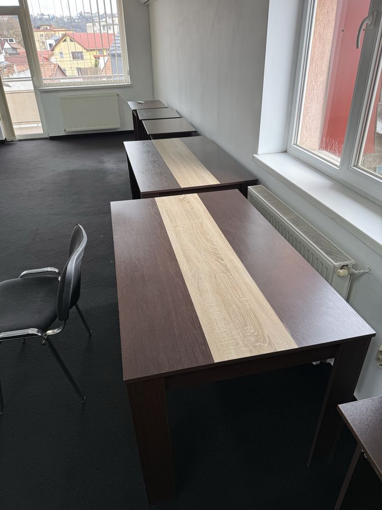 Vand mobilier de tip birou