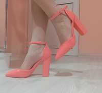 Розови обувки  нови