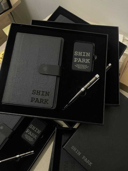 именные корпоративные наборы блокноты ручки термосы брелки подарочные