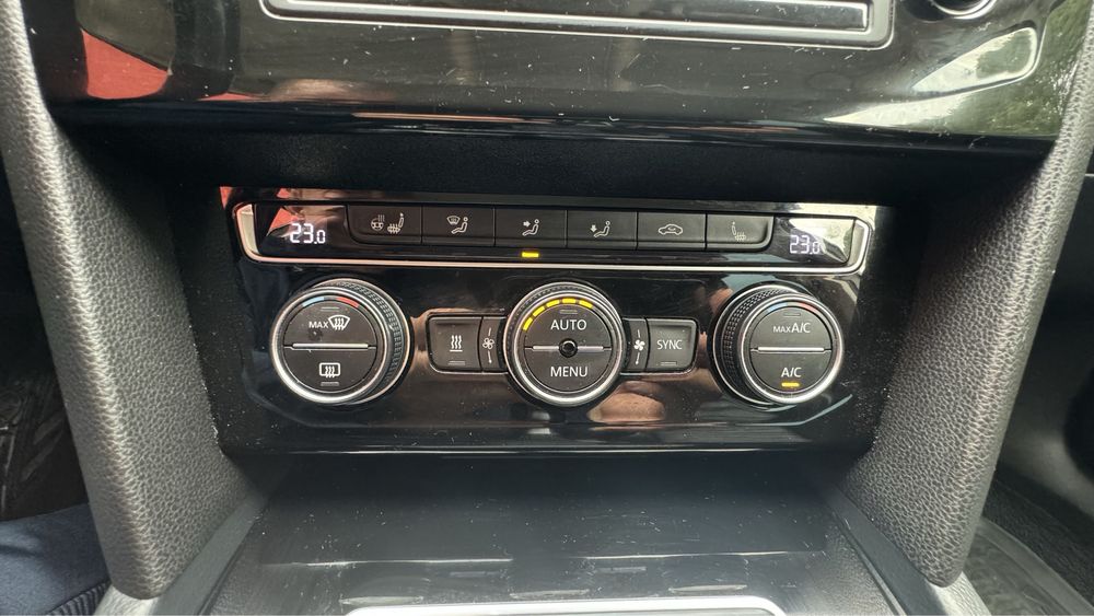 VW Passat B8 Highline 2.0TDI 190к.с. EURO 6B Distronic