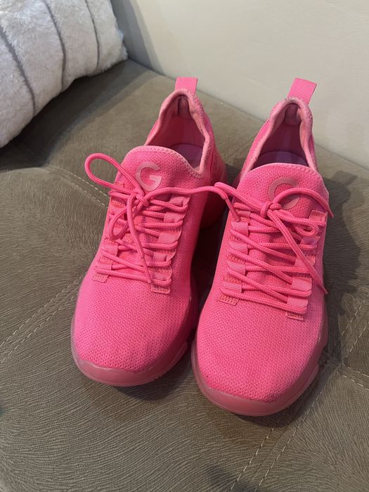 Цикламени маратонки