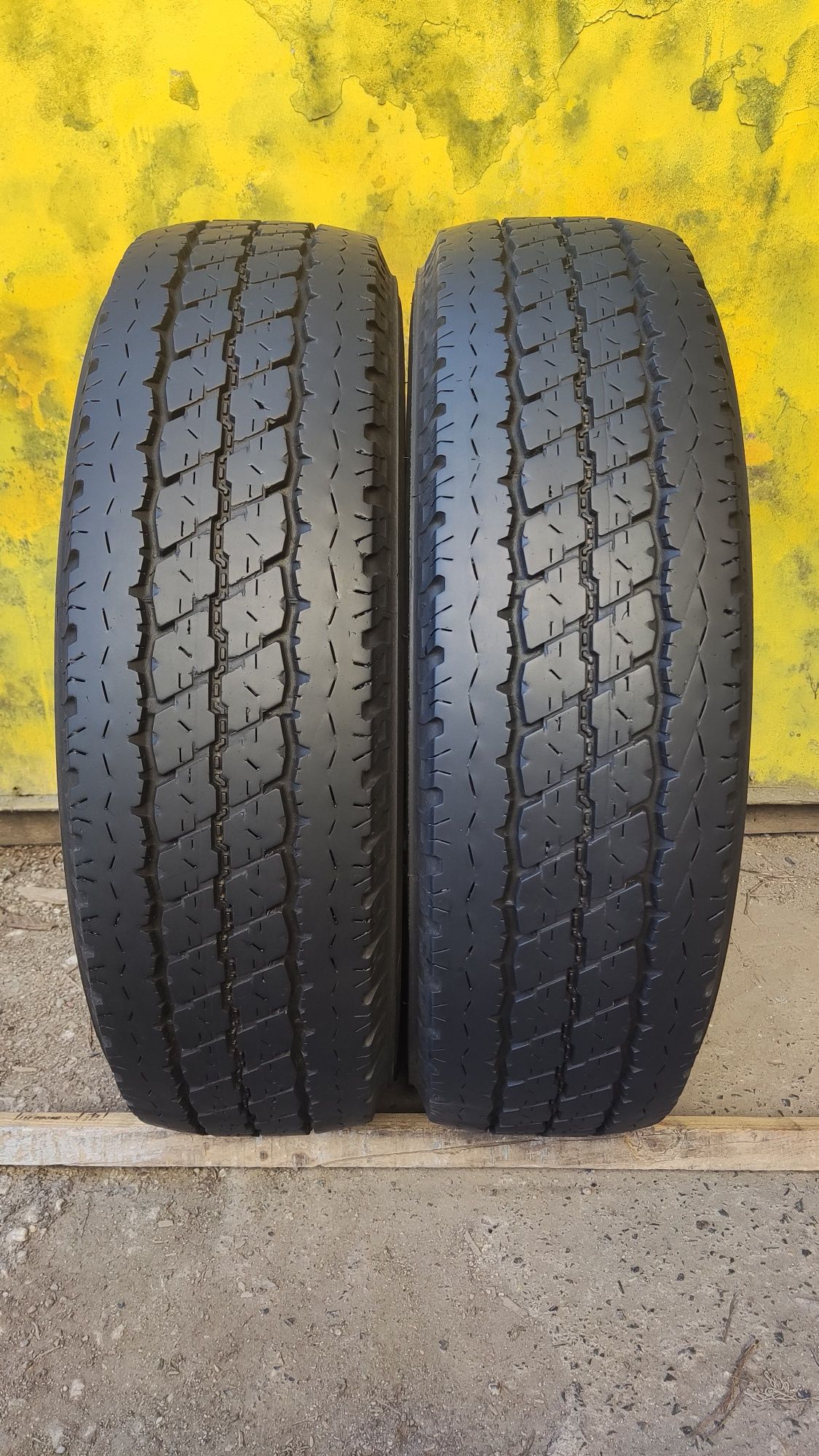 2бр бусови гуми 195/75/16C Bridgestone Duravis 107/105R, 7.4мм грайфе