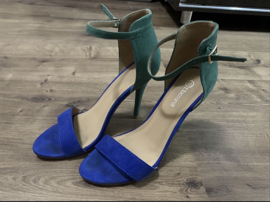 Отдам 2 пары обуви