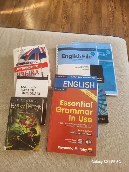 English in Use 2 books,new English file pre-intermediate, English File