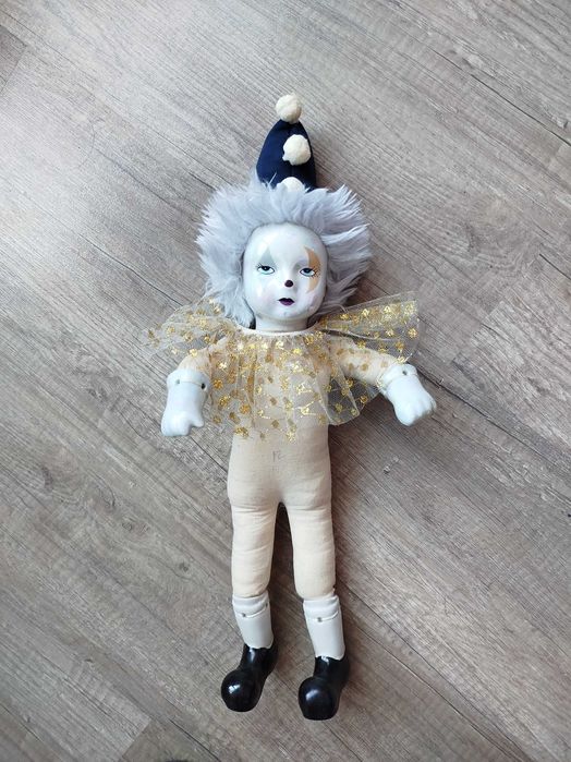 стара, парцалена кукла с порцеланови  ръце, крака и глава- 38см.